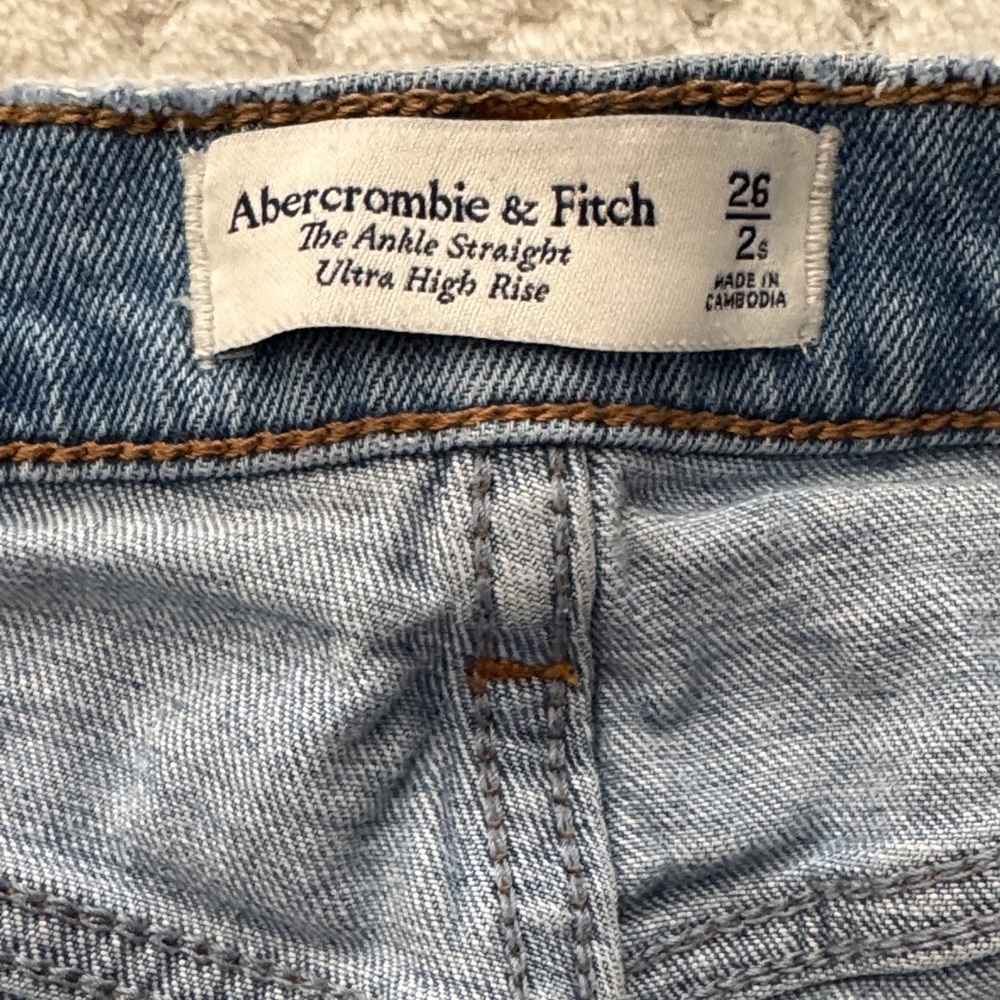 👖 EUC Abercrombie & Fitch Ankle Straight Jeans – Women’s Size 26 / 2S - Picture 4 of 5